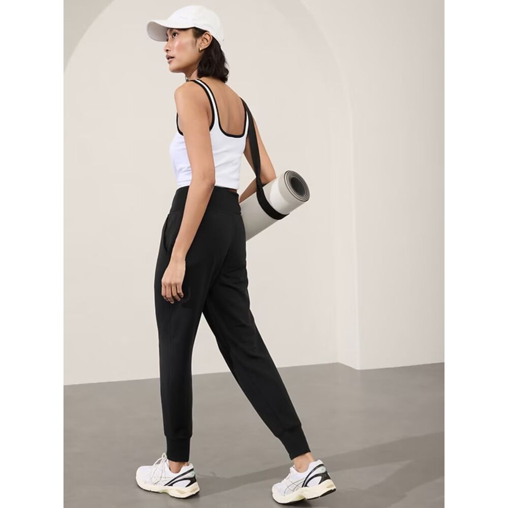 Athleta COASTER JOGGER NWT Black High Rise Size MEDIUM